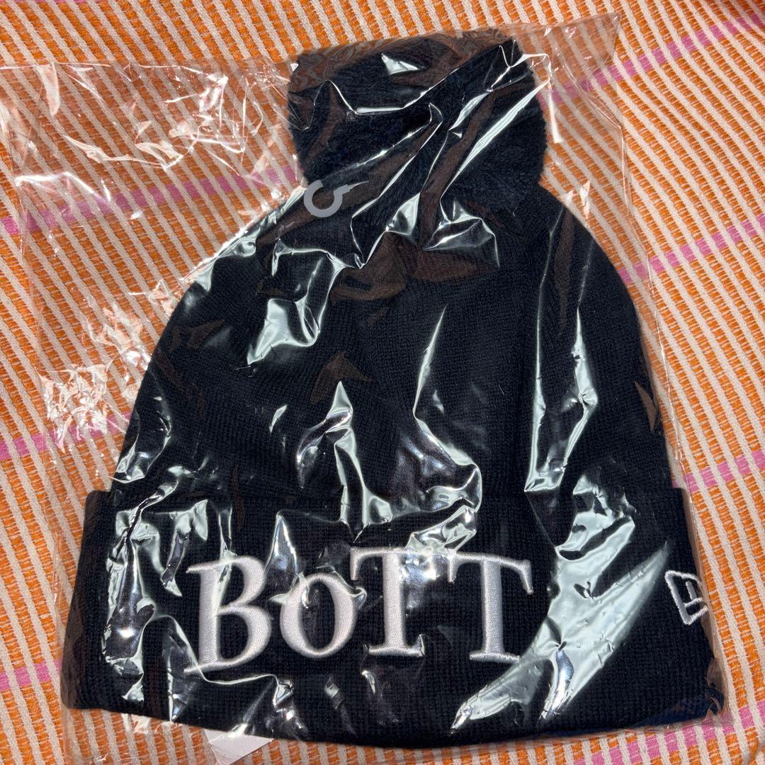 帽子 BoTT OG LOGO NEW ERA CUFFED POM BEANIE