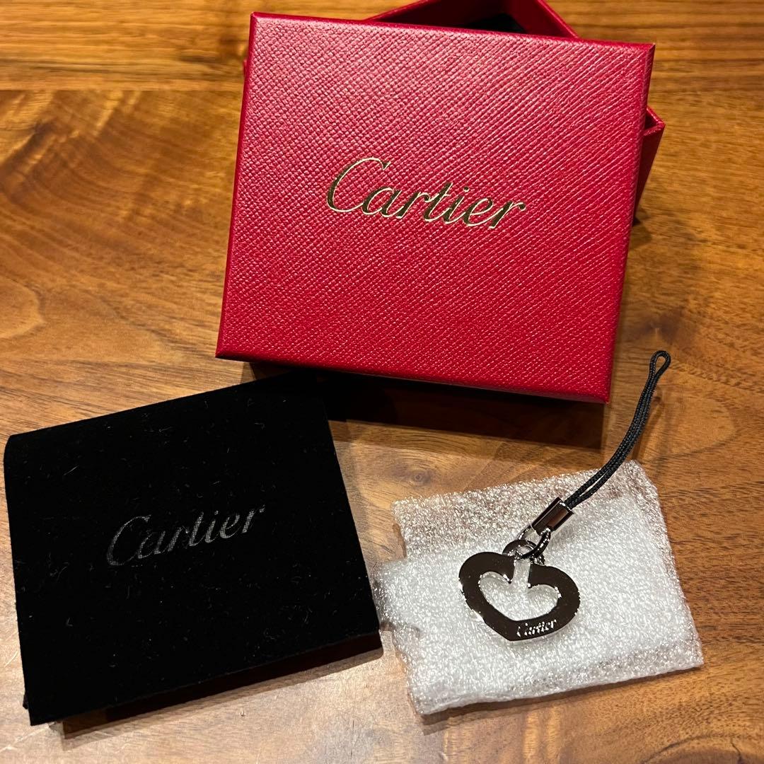 Cartier ハート型キーホルダー