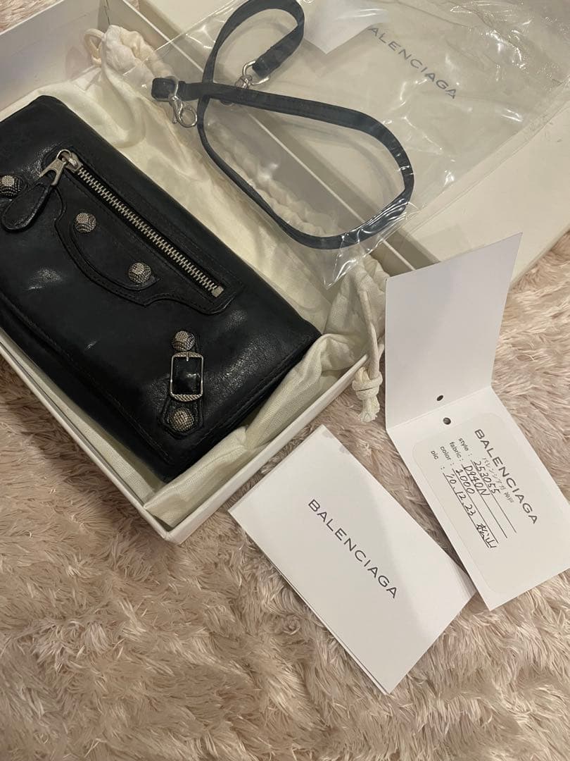 バレンシアガ　ストラップ付き　長財布