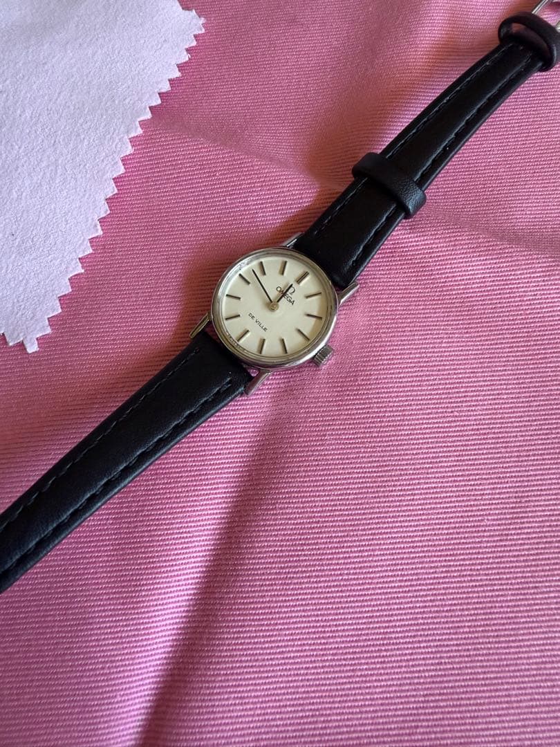 オメガ　手巻き時計　シルバー　ブラック　クロスとポーチ付き