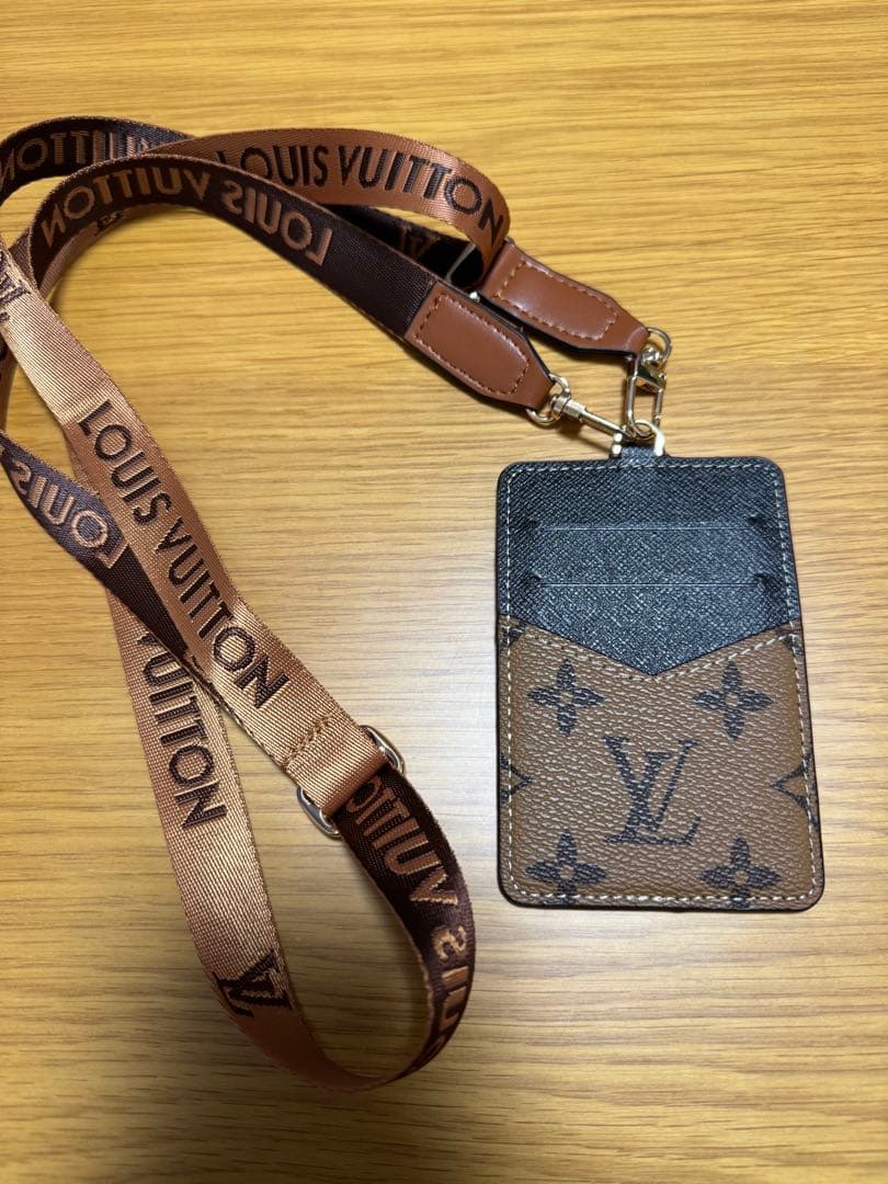 LOUIS VUITTON IDカードホルダー