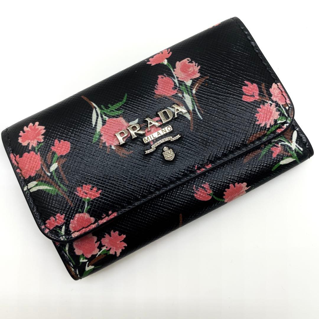 【未使用級　限定品】PRADA サフィアーノ 6連キーケース ロゴプレート 黒