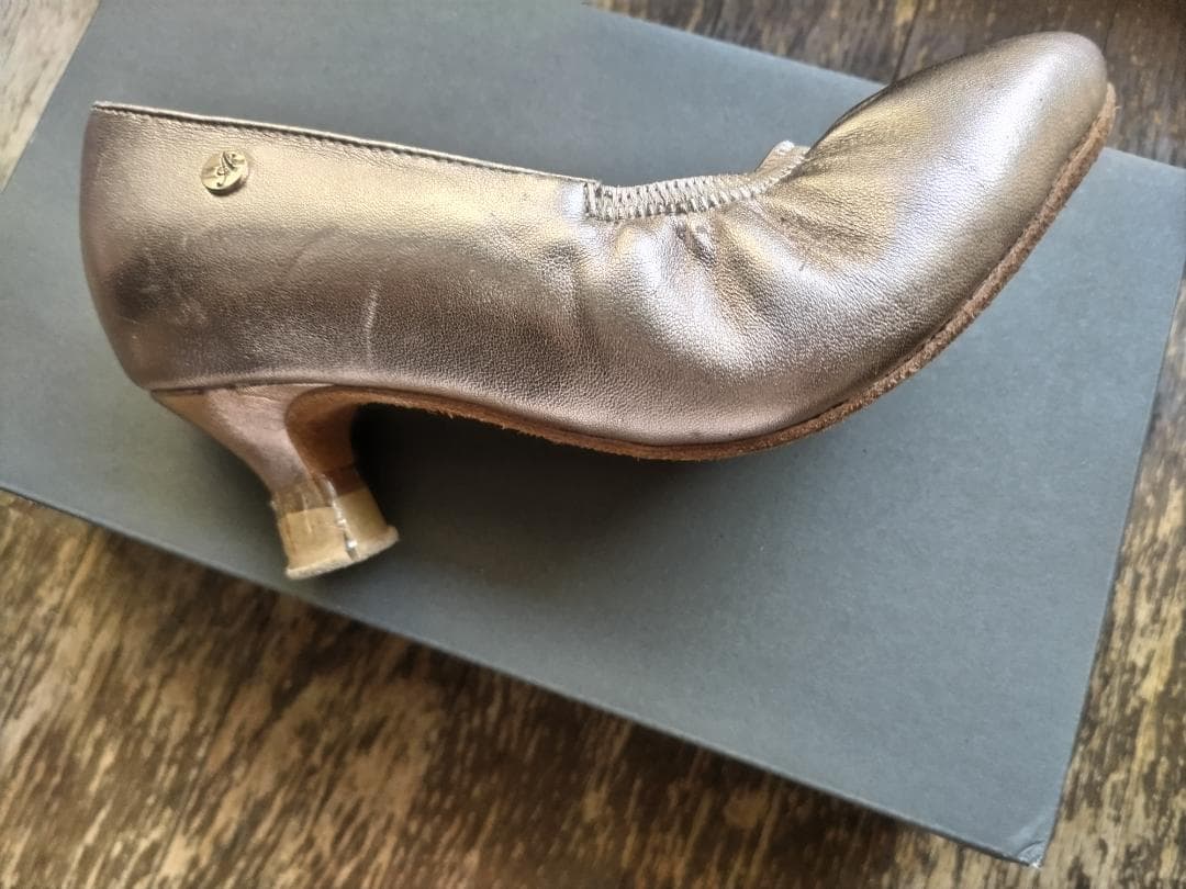 メタリックゴールド ダンスシューズ 女性用