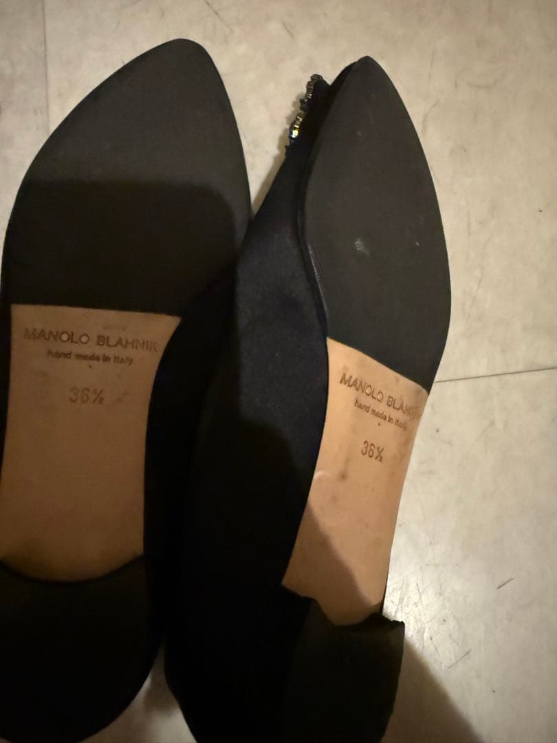 MANOLO BLAHNIK ブラックサテン フラットシューズ 36.5