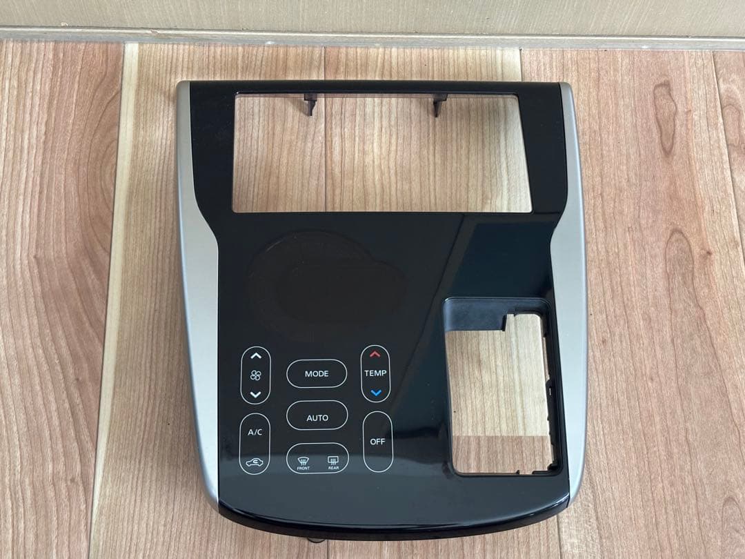 B11W eKワゴン　エアコンパネル 7820A582