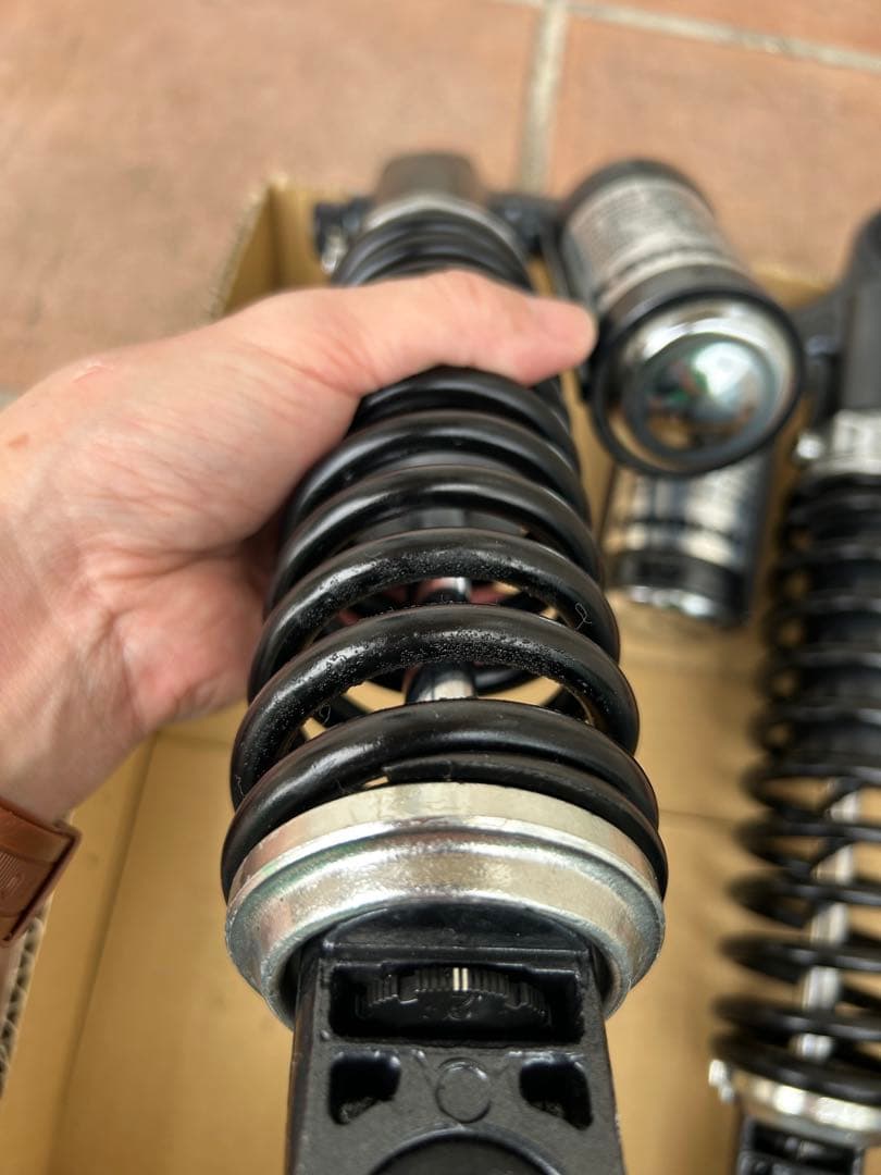 カワサキ　ゼファー1100　リアサスペンション　左右　純正　中古