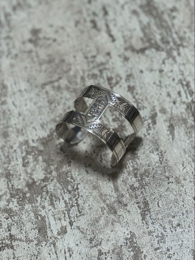 早い者勝ち！美品　トゥアレグ族 シルバー　Ｈ型バングル ブレスレット