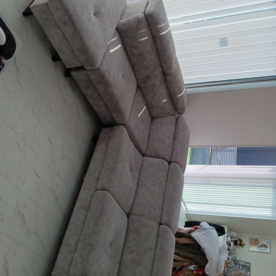 グレーのファブリックコーナーソファ