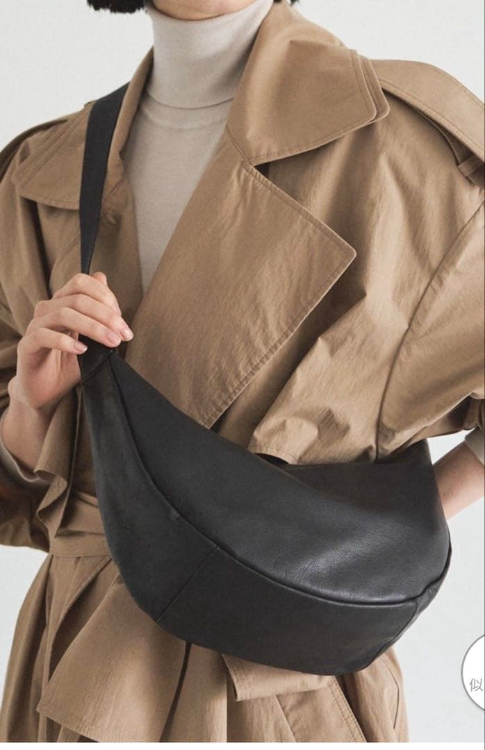 ラシット ソフトレザー ラウンド ショルダーバッグ　ブラック