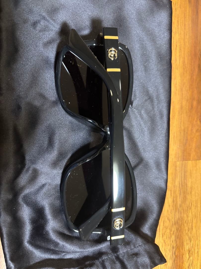 Gucci ブラック サングラス