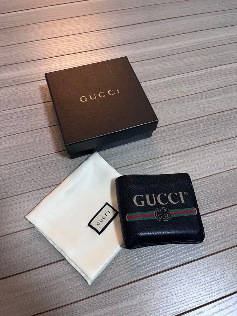 1/25まで正月限定セール！ GUCCI 二つ折り財布