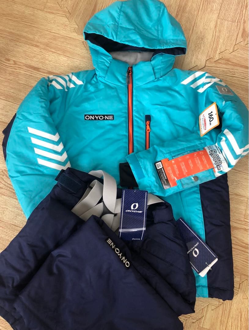 新品　ONYONE オンヨネ スキーウェア 160cm スノボウェア