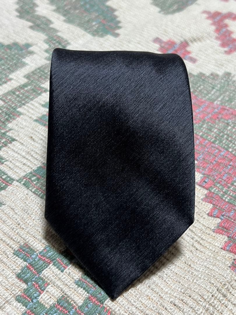 美品 Brioniグレーソリッドネクタイ ブリオーニ シルク100%