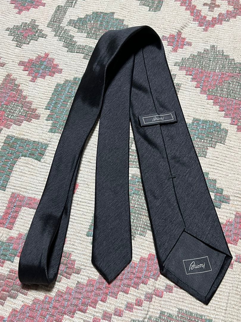 美品 Brioniグレーソリッドネクタイ ブリオーニ シルク100%