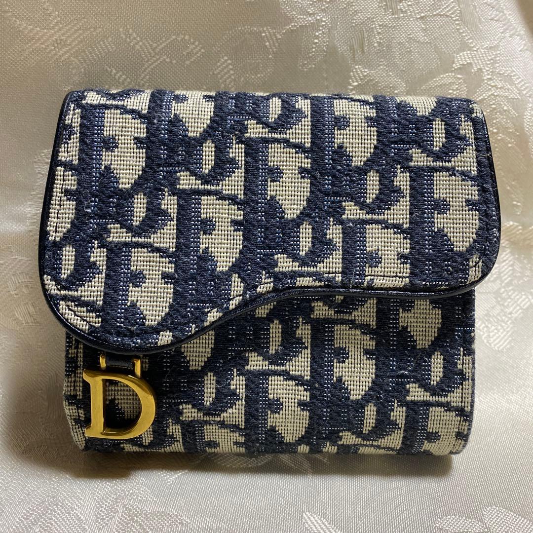 ロゴパターン 三つ折り財布