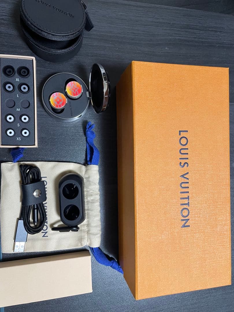 ルイ・ヴィトン ホライゾン ライト・アップレッド・トゥ・オレンジ グラデーション