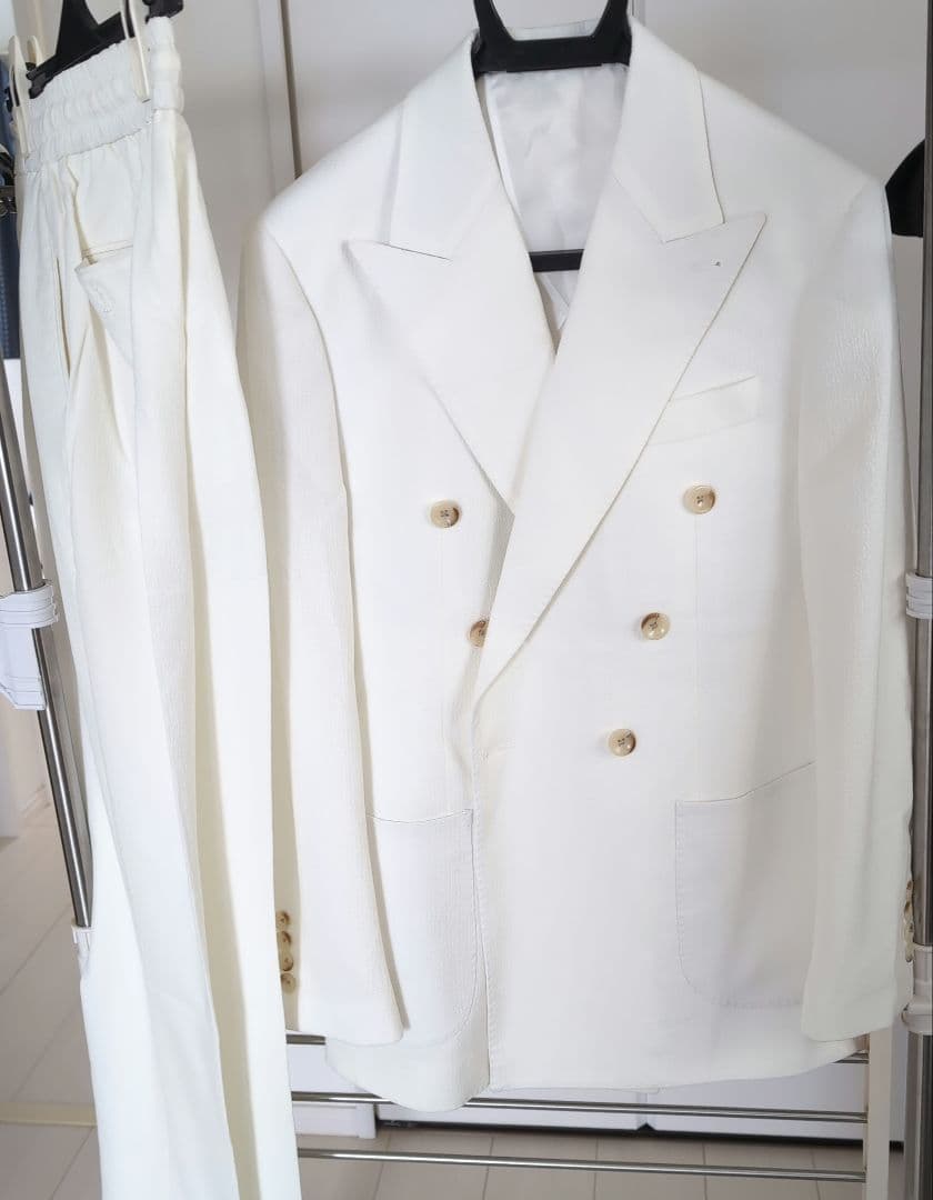 ホワイト ダブルブレストスーツ