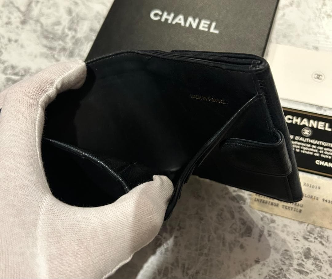 CHANEL シャネル　キャビアスキン　二つ折り財布 ココマーク