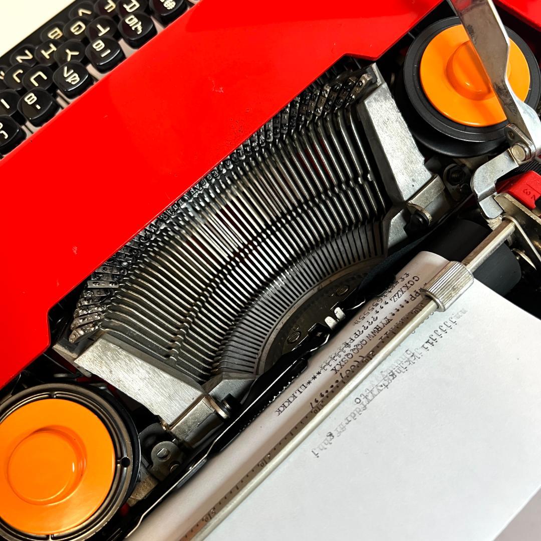 タイプライター オリベッティ バレンタイン、ヴィンテージ、動作良好、スペイン製