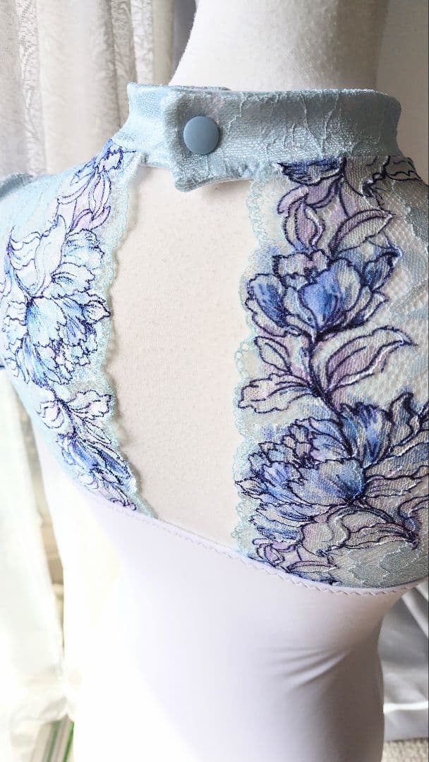 再販)Ｓ～Ｍ／華やかな青い花が浮かび上がるサックスブルーと白娘役ドレスレオタード