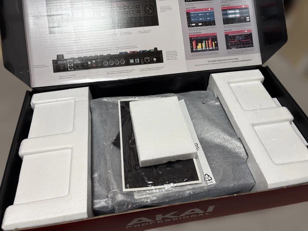 【極美品】MPC LIVE II（日本国内正規品・液晶フィルム付・完品・解除済）