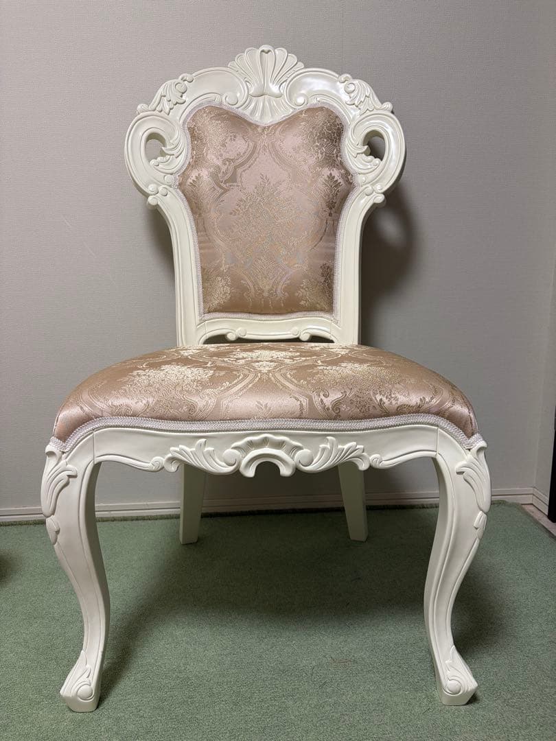 1.クラシック ホワイト ダイニングチェア　美品　4脚持っています。