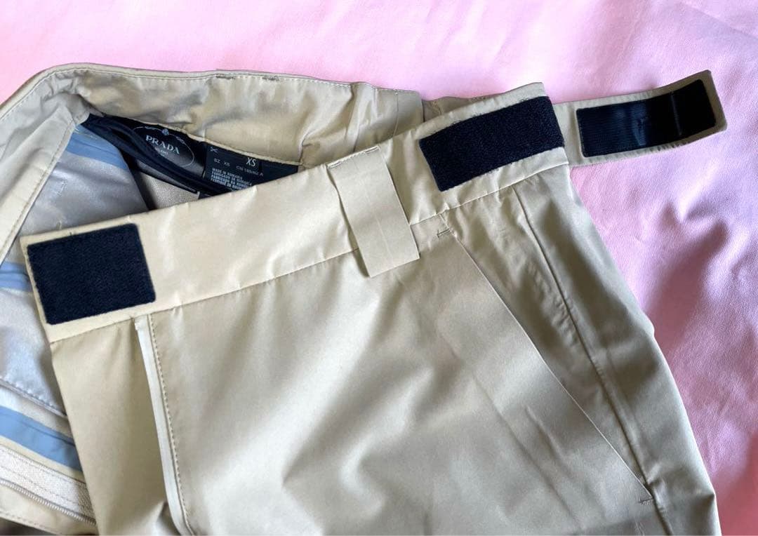 出品終了間近プラダ リネアロッサ ベージュハーフパンツXS男女兼用プラダスポーツ