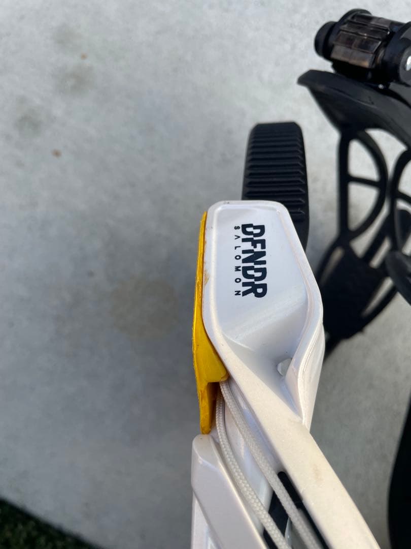 サロモン ディフェンダ　Salomon DEFENDER