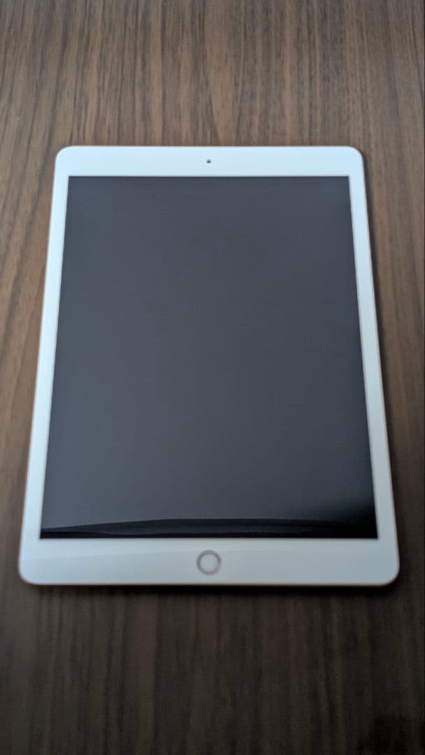 Apple iPad 第8世代　ゴールド