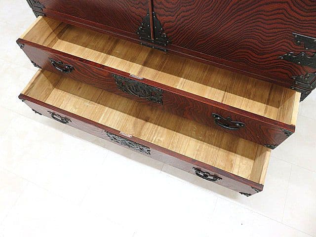 u*1様 伝統工芸 岩谷堂箪笥 欅材漆塗着物箪笥　 南部鉄金具/鍵付き/時代箪笥
