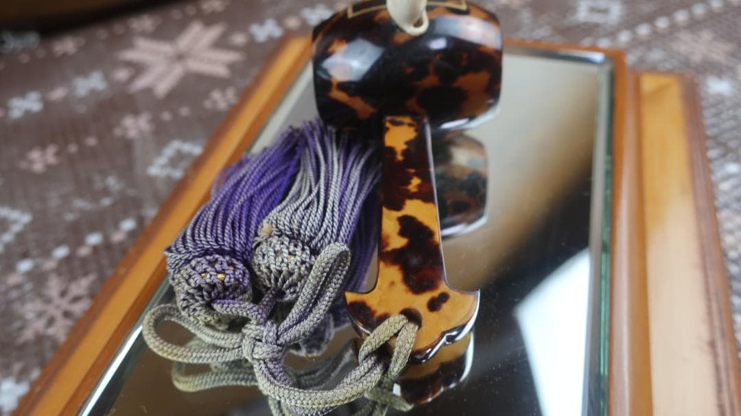 麻生 鼈甲製　打ち出の小槌　置物　ガラスケース付　縁起物　コレクション