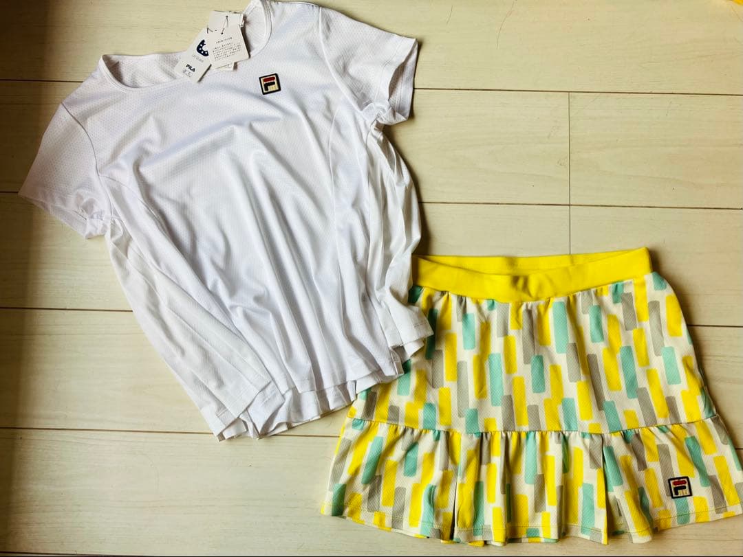 FILAフィラ＊白のエアリーバックプリーツトップスと黄色のスコートセットS