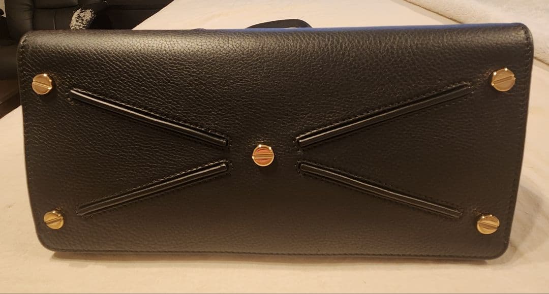 【カーキ‼️】VALENTINO ブラックレザートートバッグ