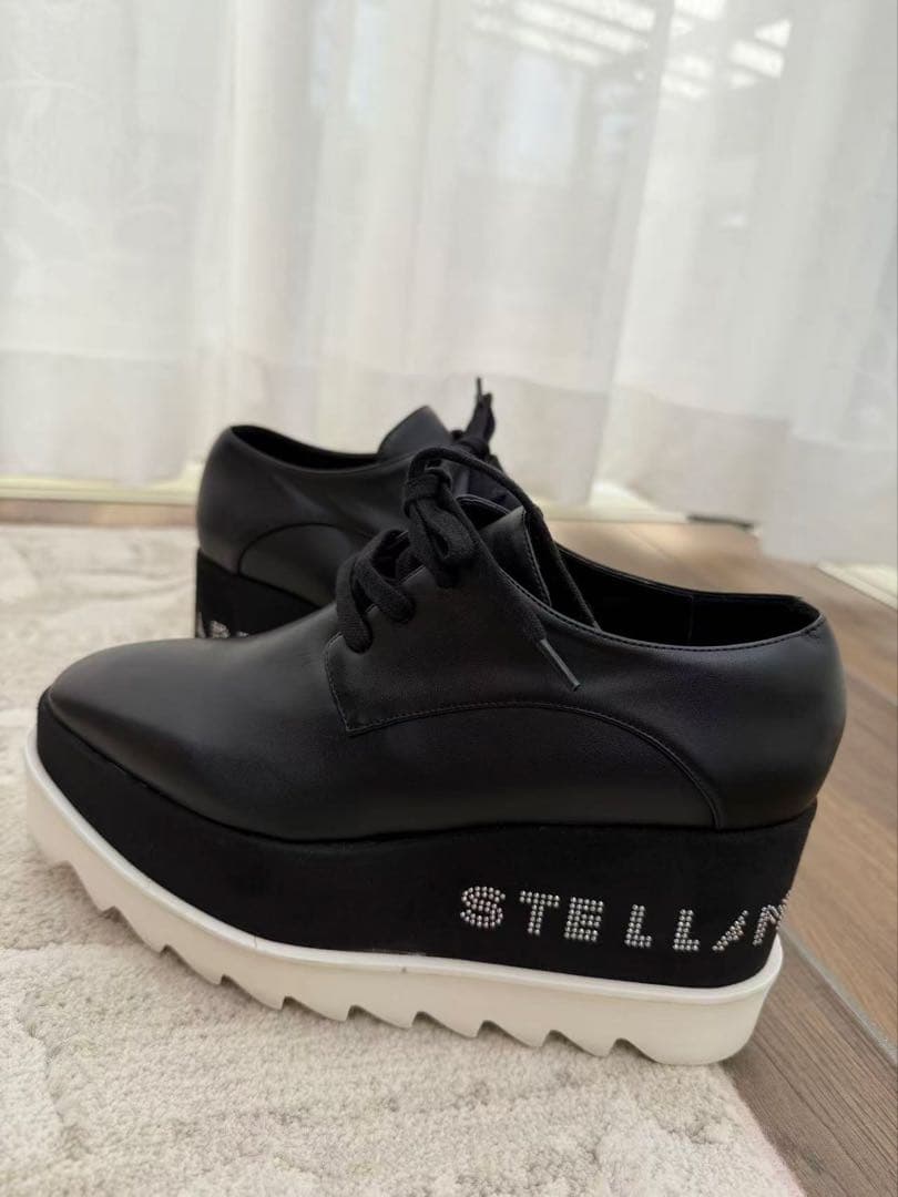 STELLA McCARTNEY ロゴ印字ありブラック厚底スニーカー　34