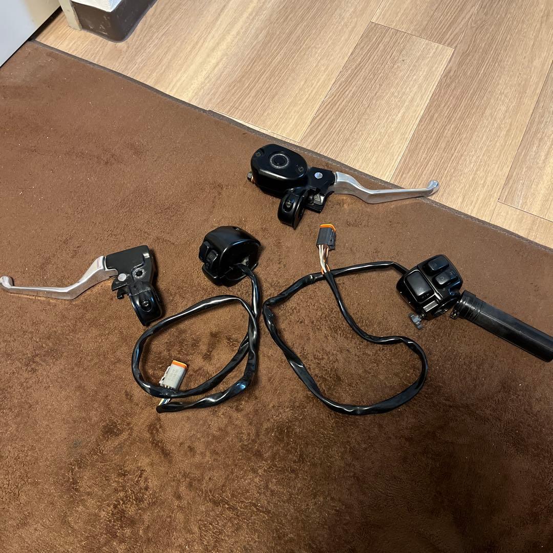 スポーツスター　スイッチ　クラッチ　ブレーキXL1200 2005年式