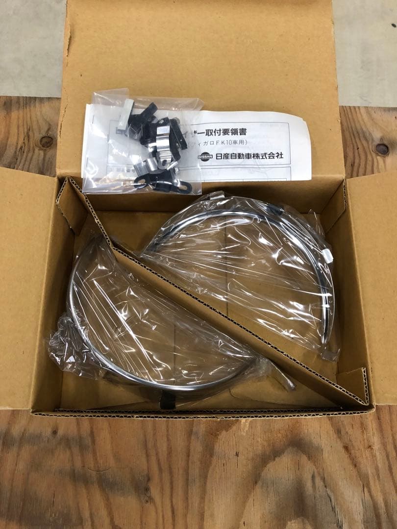 日産フィガロFK10ヘッドライトバイザー新品ワンセット取説、取付ネジ、値引最終！