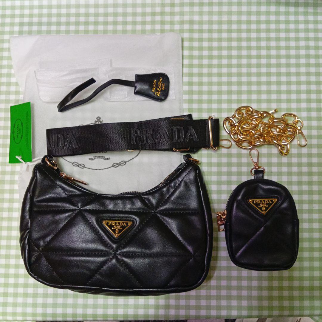 PRADA ブラックショルダーバッグ キルティング　ノベルティ