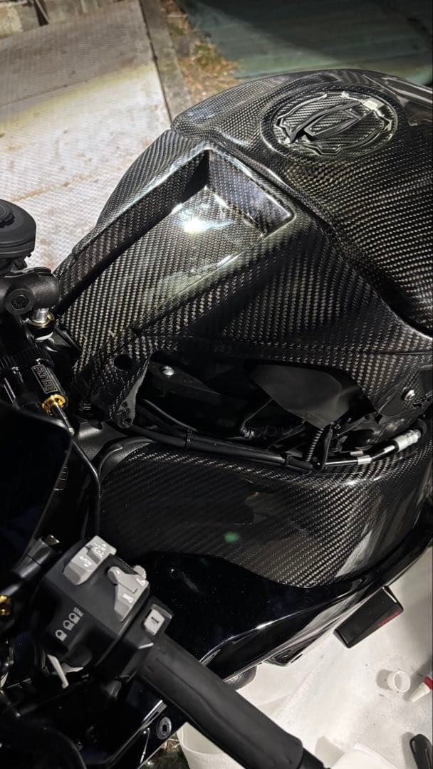 zx10r フロントタンクカバー　カーボン製