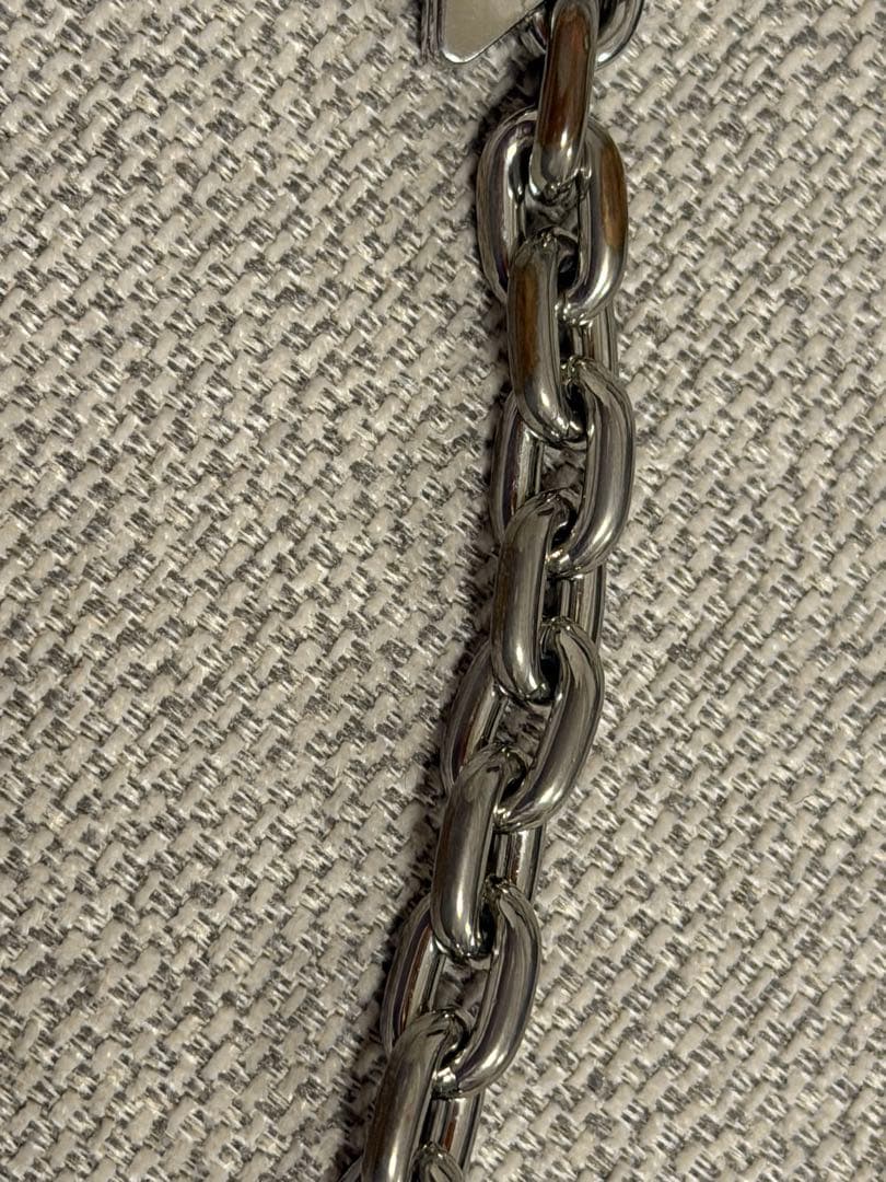 PRADA 三角ロゴプレート ヘアピン