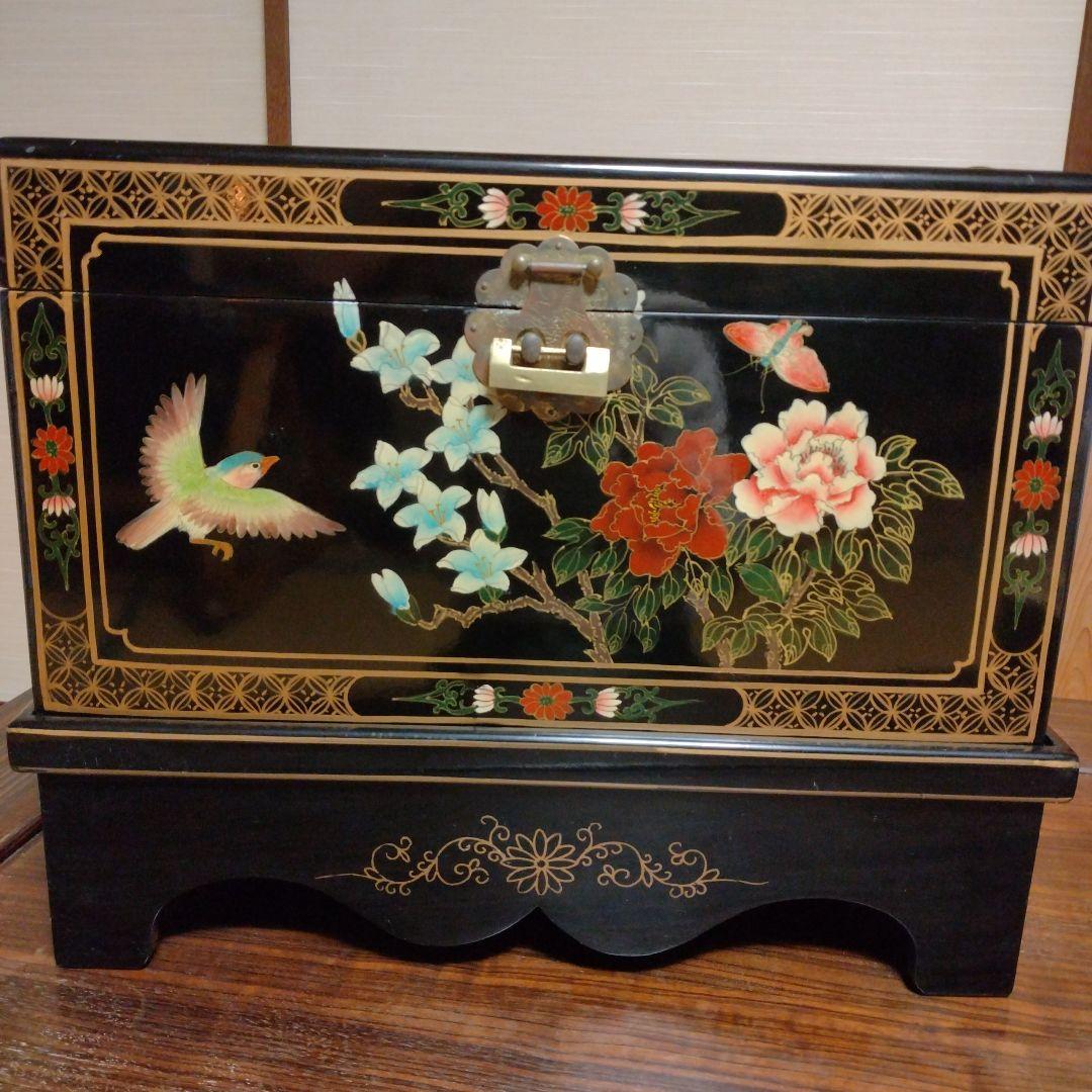 漆塗り家具　　手書き花鳥蒔絵