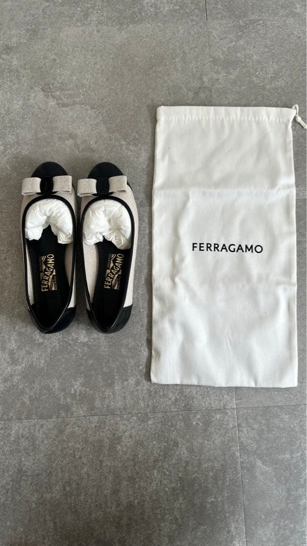 FERRAGAMO リボン付きバレエシューズ