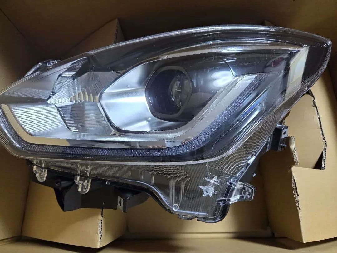 スイフトZC33S ZC53 ZC72 等 純正LEDヘットライト　左レフト