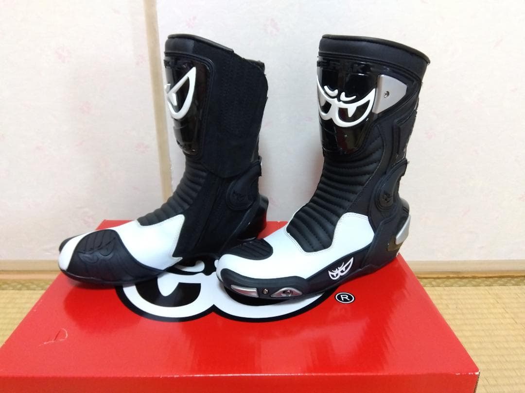 BERIK ベリック レーシングブーツ ブラック/ホワイト サイズ44