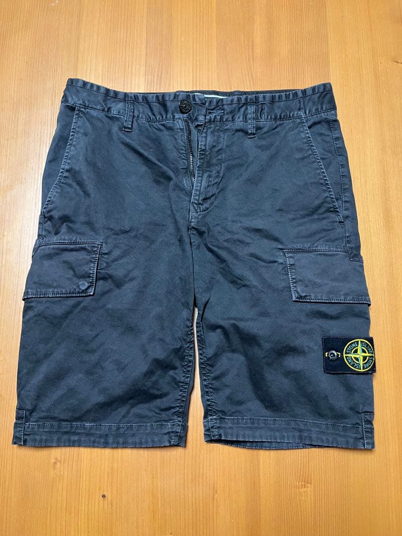 めるかる: STONE  ショートパンツ グレー