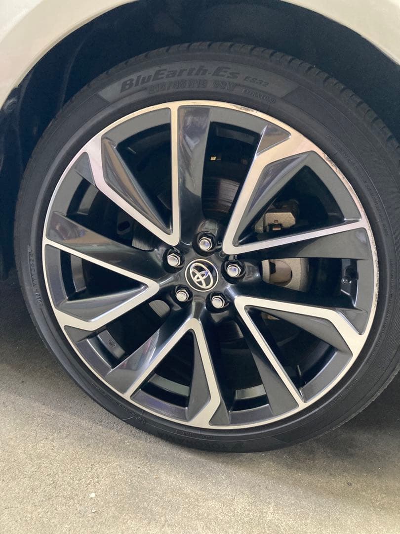 カローラスポーツ　純正18インチアルミ