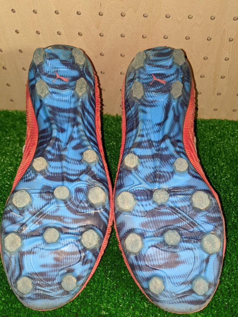 サッカースパイク　バラ売りオッケー　フューチャー　マグネティコ