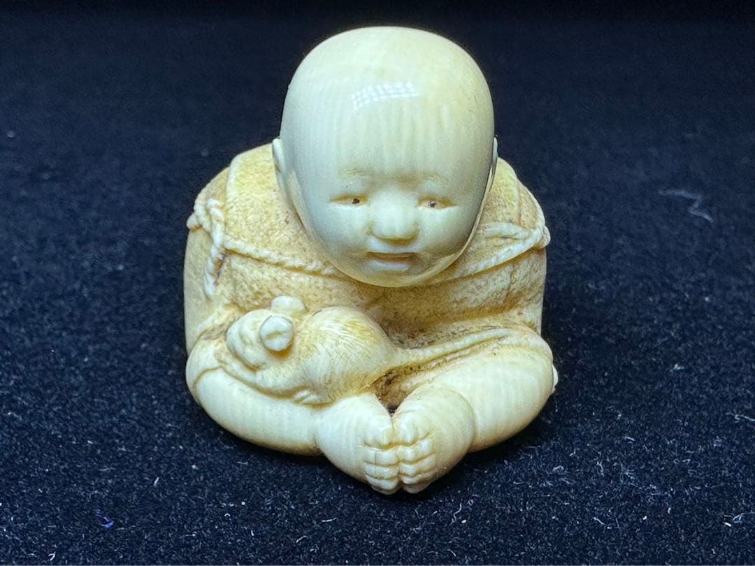 極上　根付　天然素材　彫刻 置物　細密細工　骨董　アンティーク　在銘