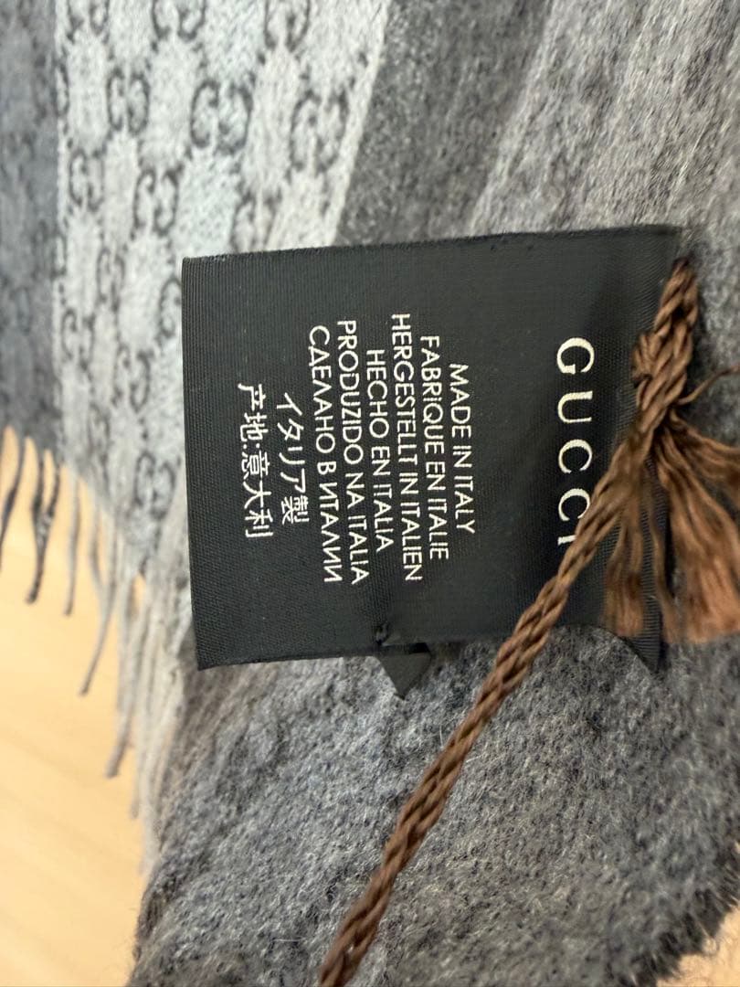 GUCCI GGロゴ柄マフラー グレー系