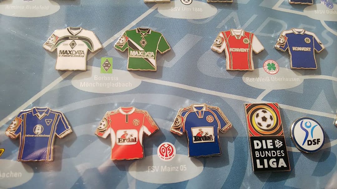 2000-01ブンデスリーガ2部ユニピンセット38個額付 ドイツリーグ