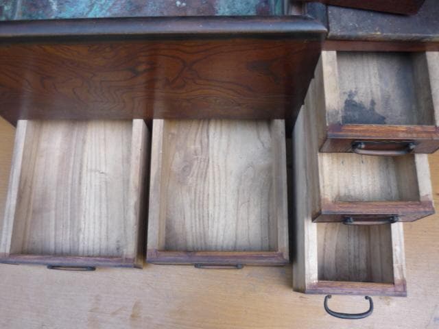 長火鉢（関東火鉢）ケヤキ材　火箸・十能（灰ならし）・猫板付き